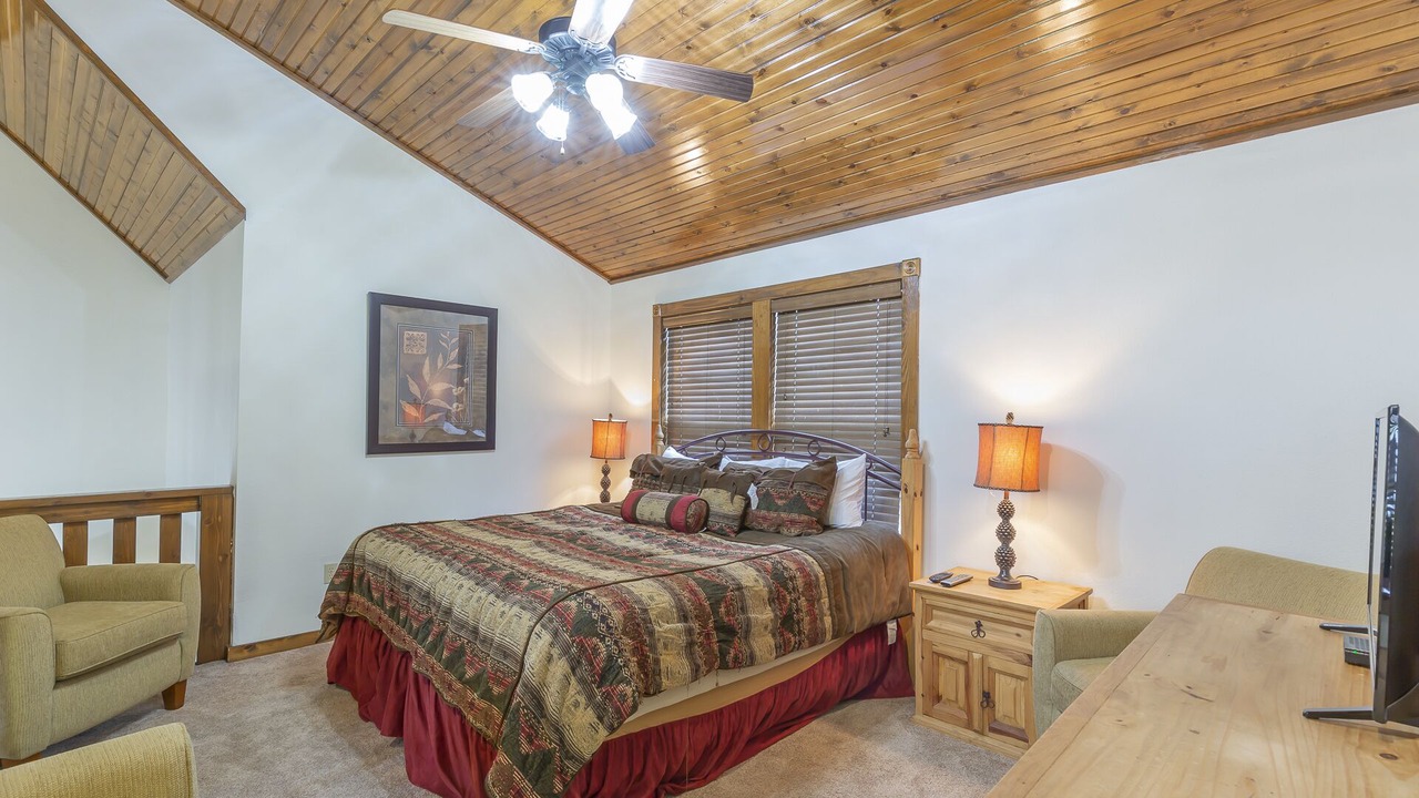 Photo of Bedroom in Reeds Spring