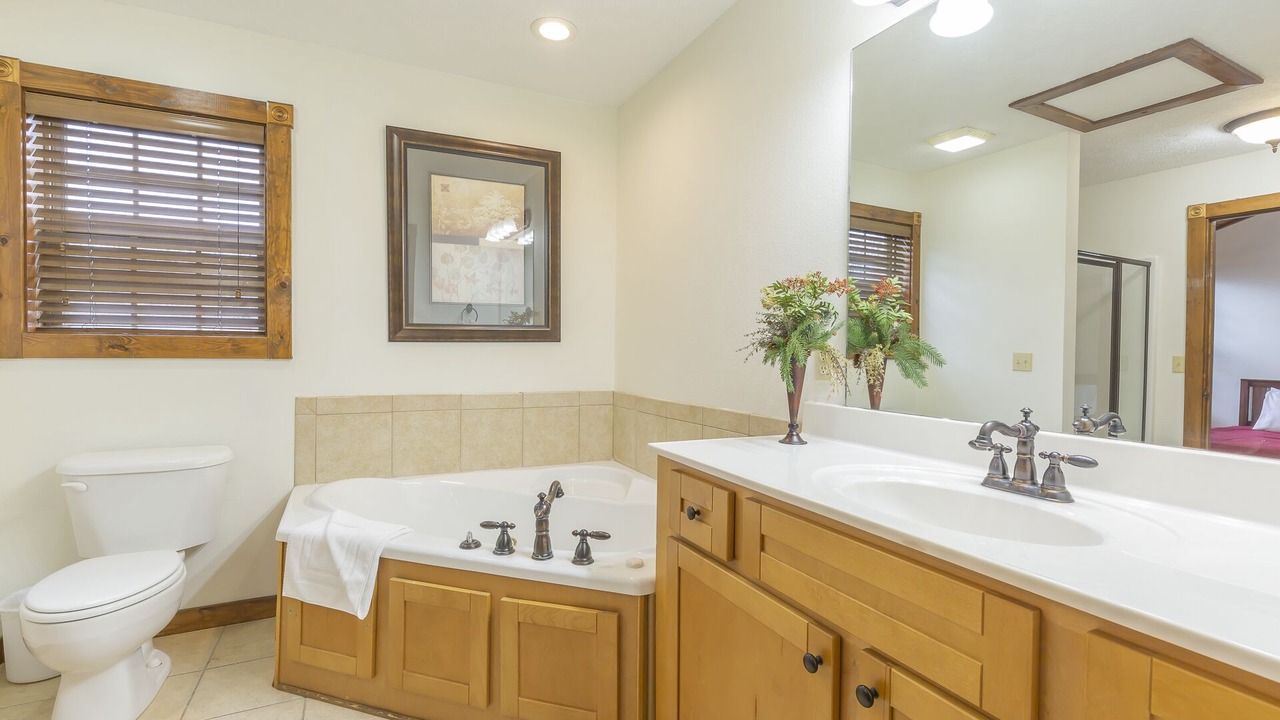Photo of Bathroom in Reeds Spring