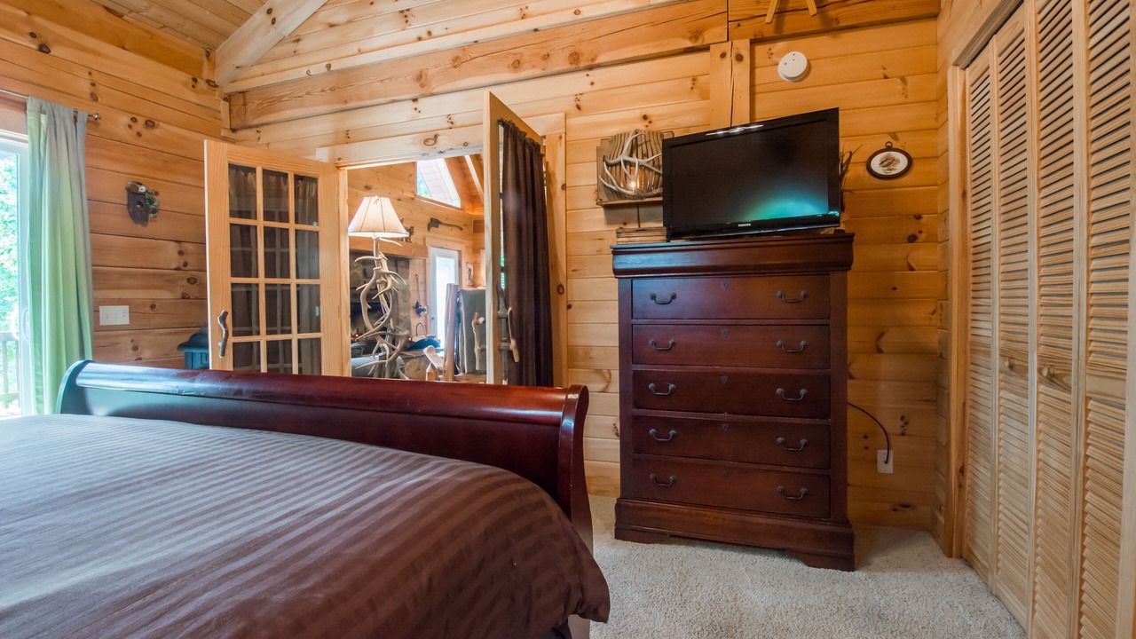 Photo of Bedroom in Branson Cedars