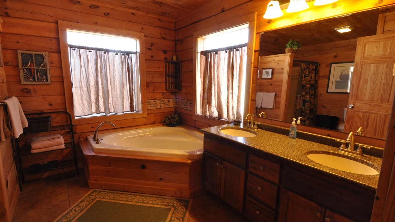 Photo of Bathroom in Branson Cedars