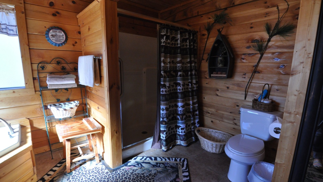 Photo of Bathroom in Branson Cedars