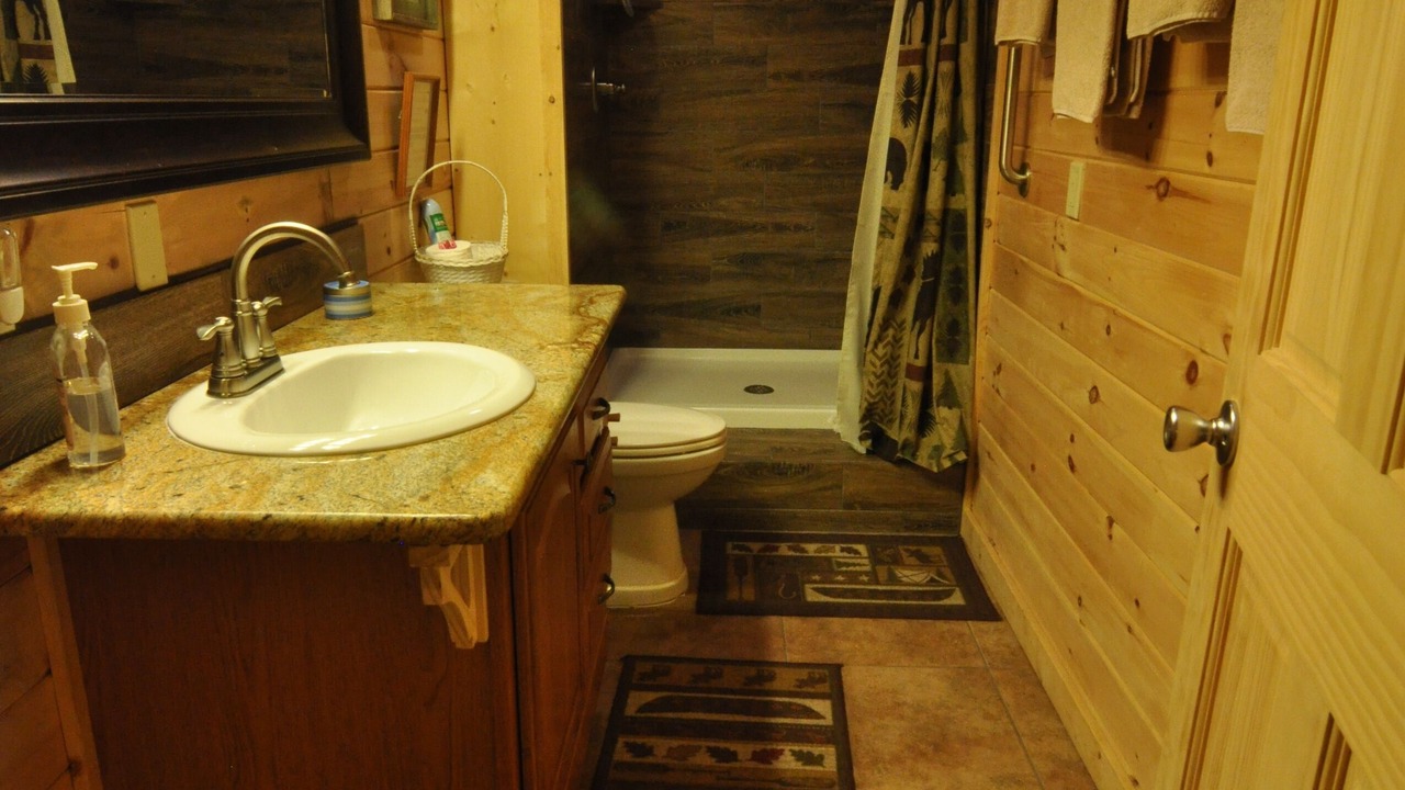 Photo of Bathroom in Branson Cedars