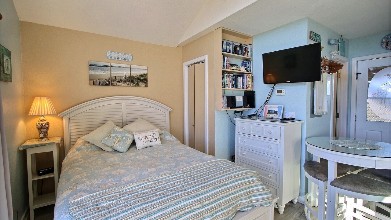 Photo of Bedroom in Hatteras