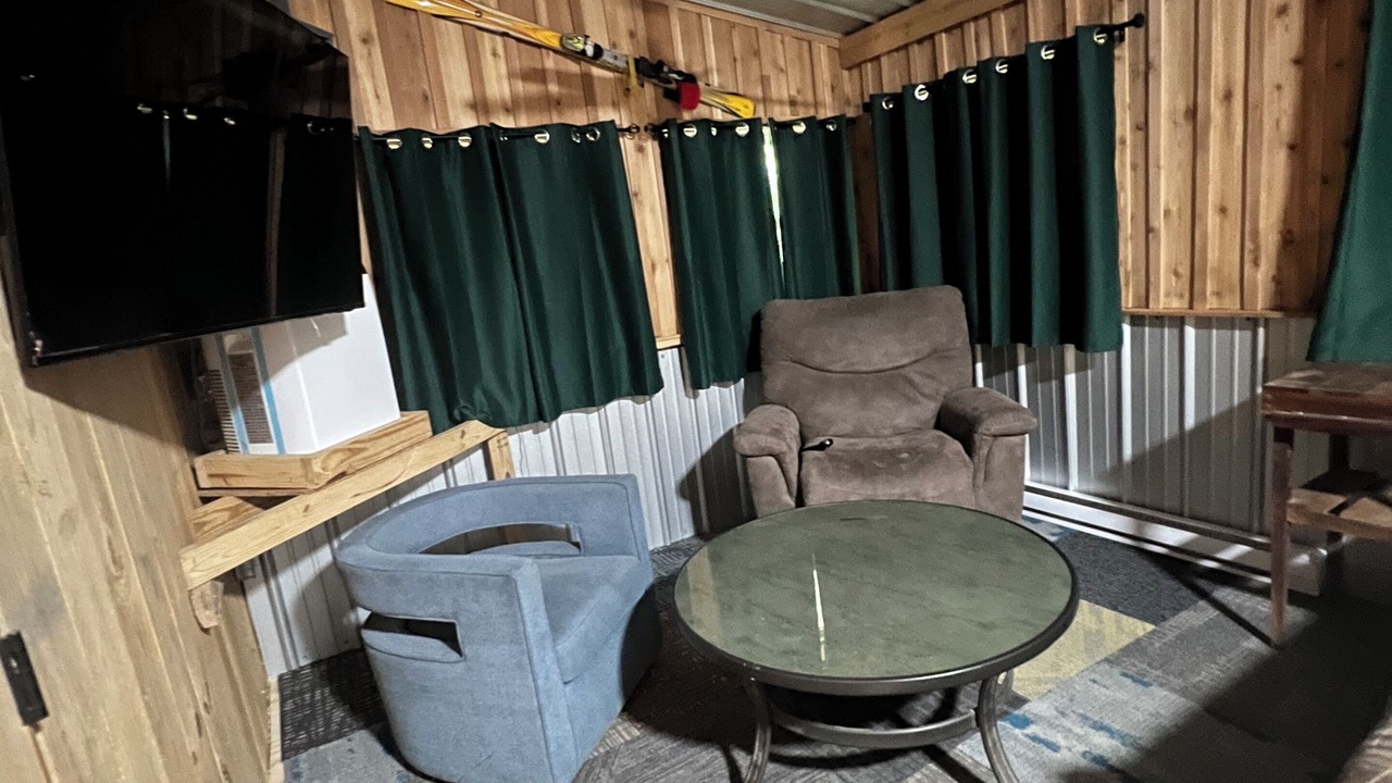 Photo of Livingroom in Board Camp