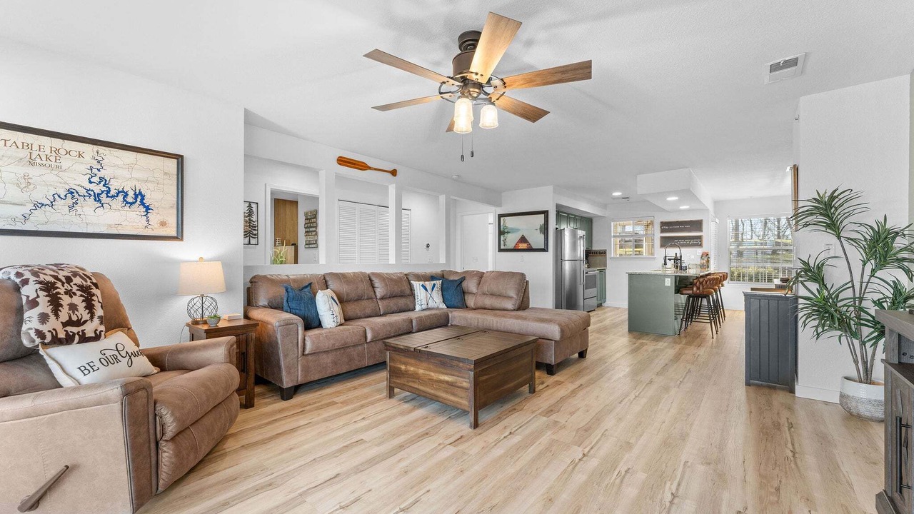 Photo of Livingroom in Kimberling City