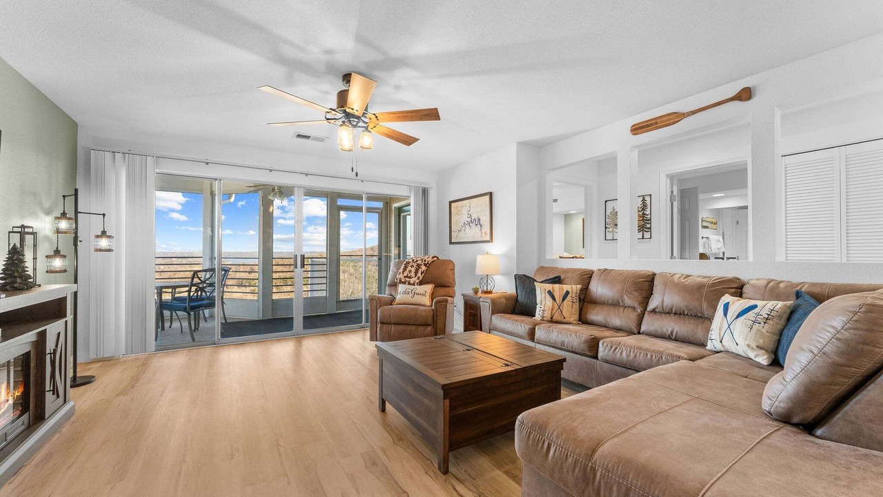 Photo of Livingroom in Kimberling City