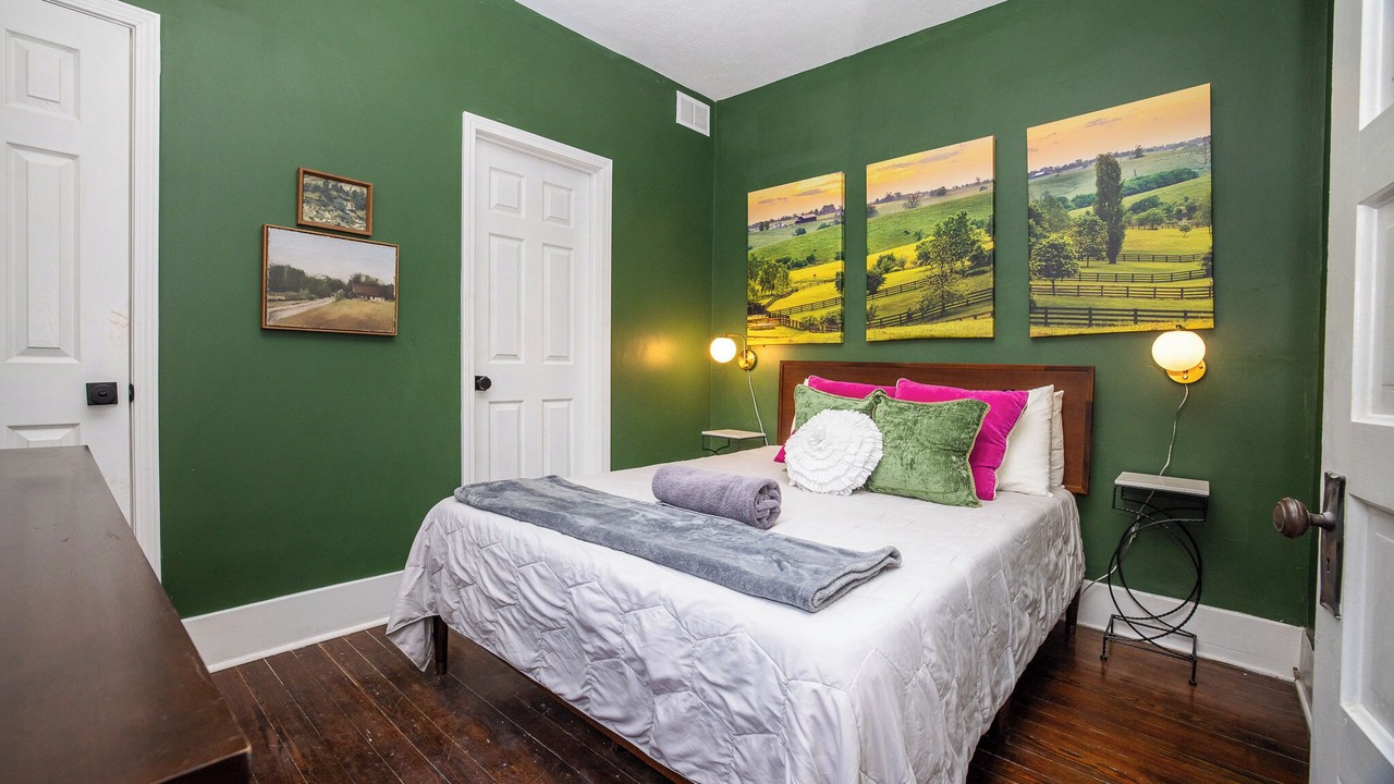 Photo of Bedroom in Shelby Park