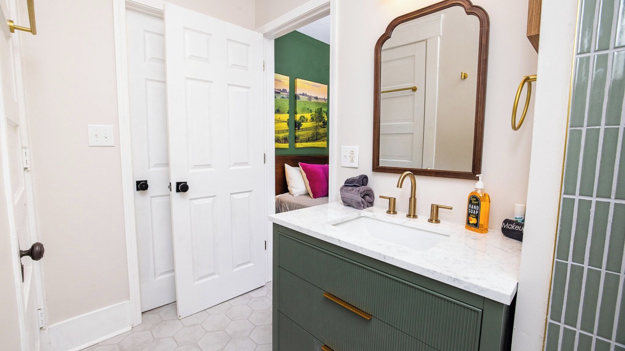 Photo of Bathroom in Shelby Park