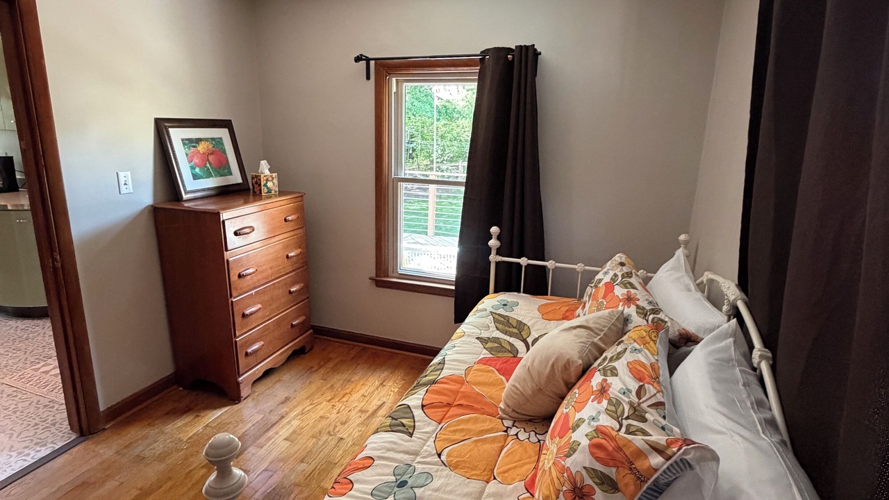 Photo of Bedroom in Lawrence