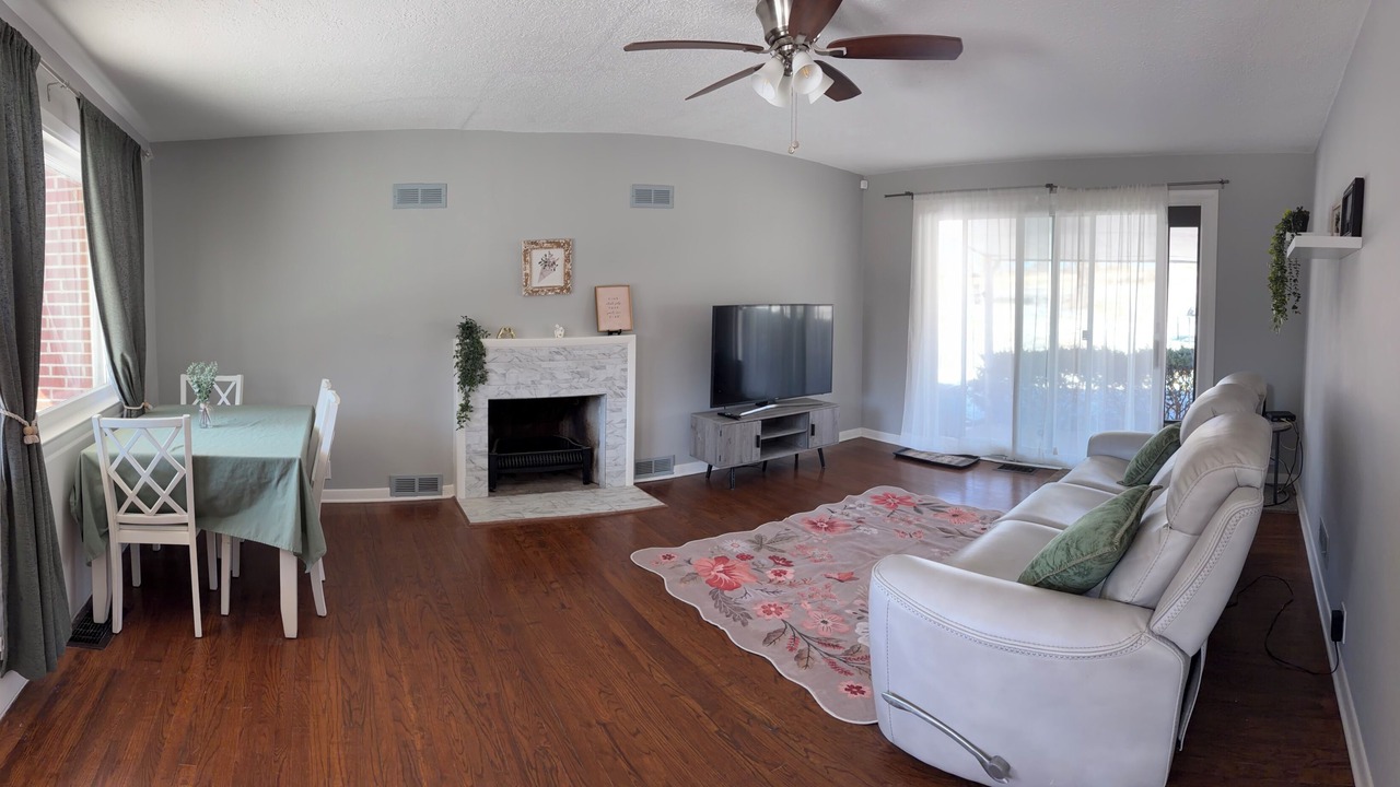Photo of Livingroom in Lansing