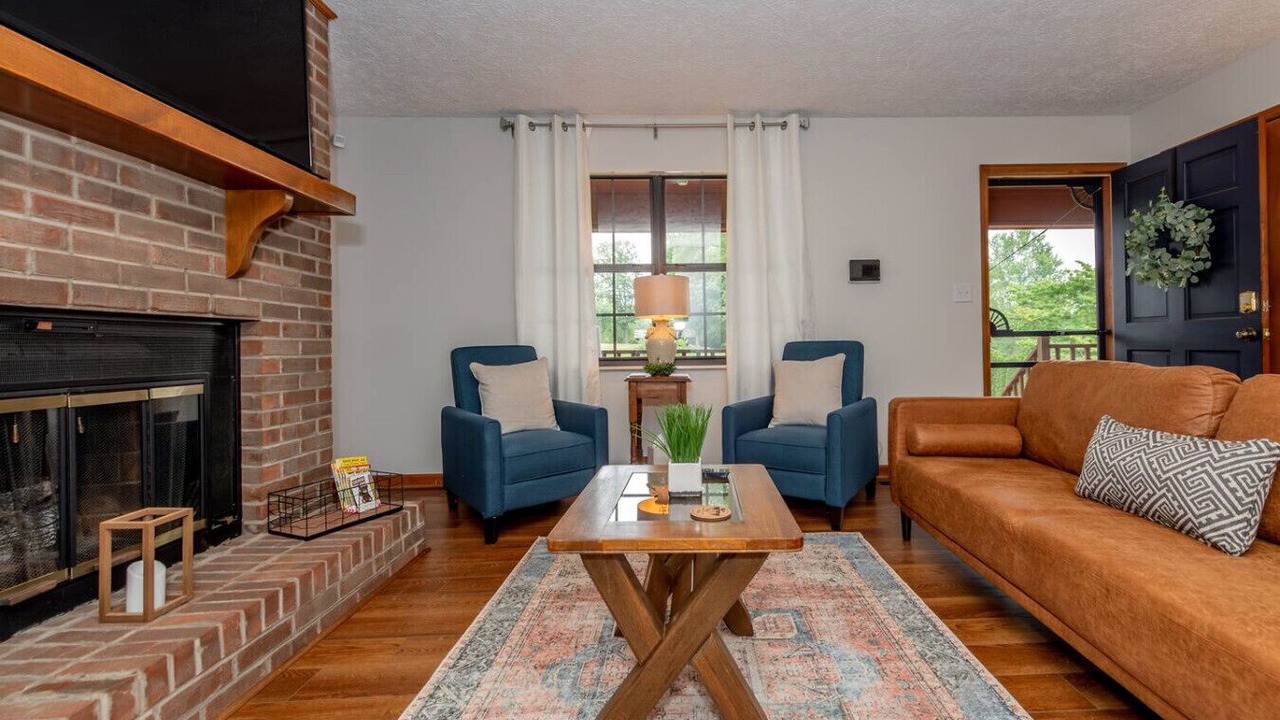 Photo of Livingroom in Eagleton Village