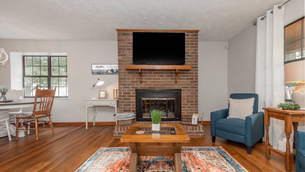 Photo of Livingroom in Eagleton Village