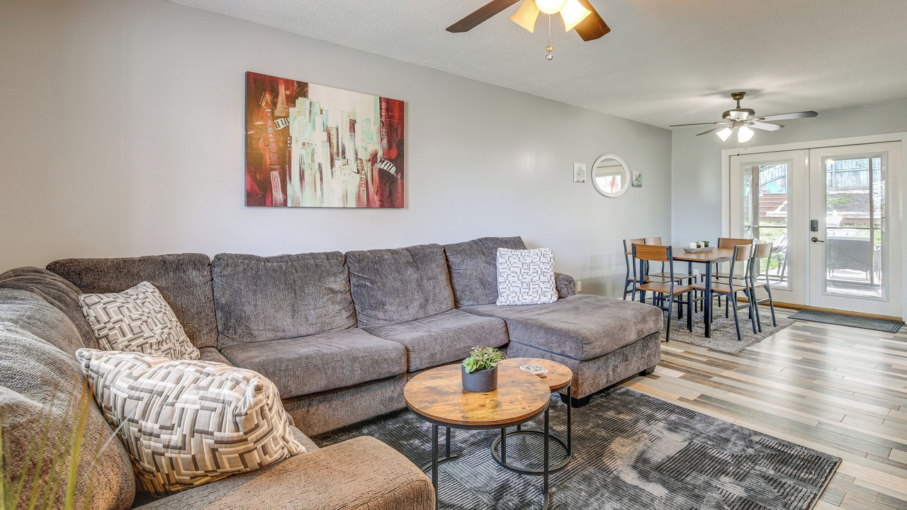 Photo of Livingroom in Knoxville