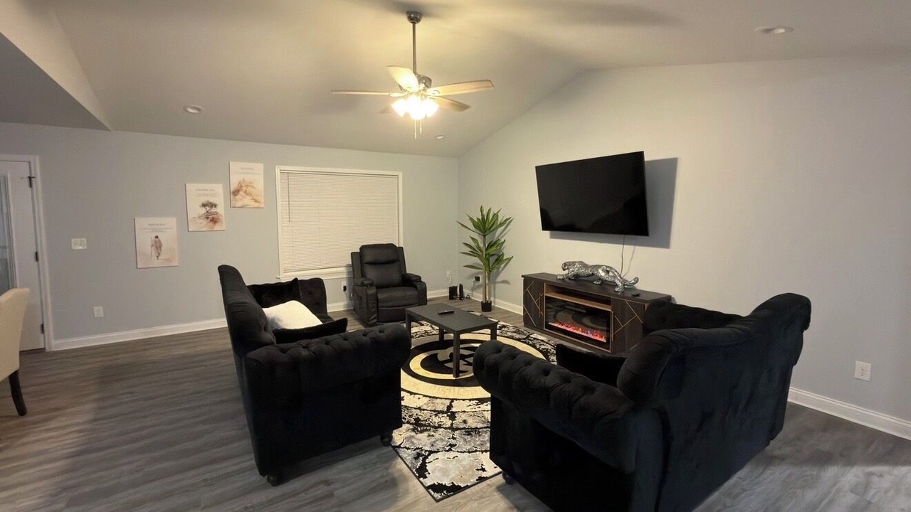 Photo of Livingroom in Jeffersontown