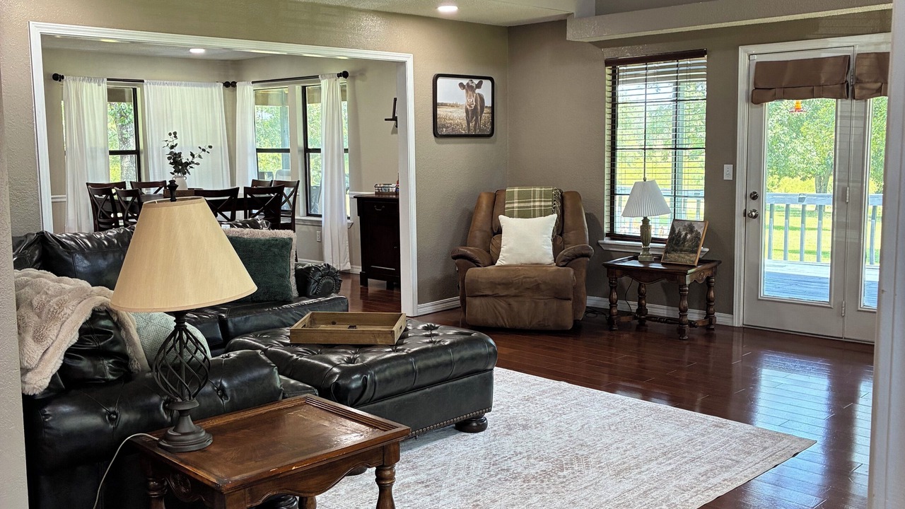 Photo of Livingroom in Evening Shade