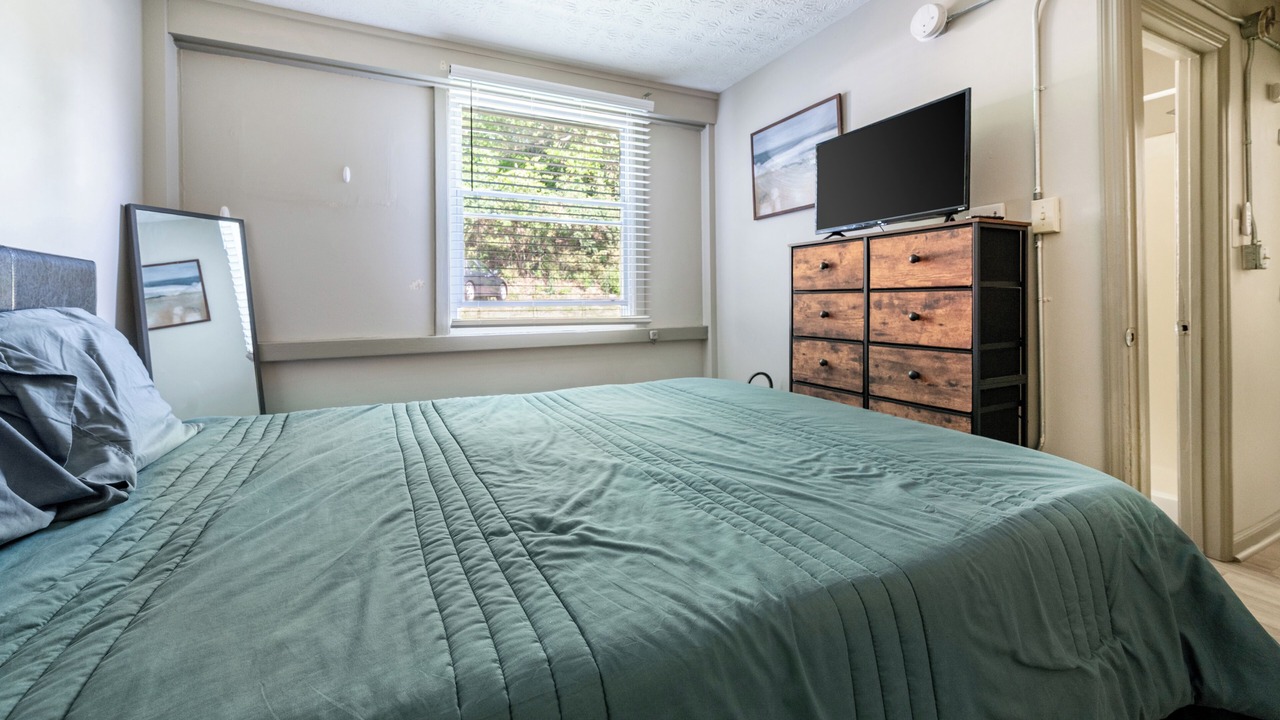 Photo of Bedroom in Oak Ridge
