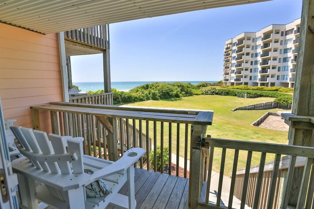 Photo of Patio Balcony in Emerald Isle