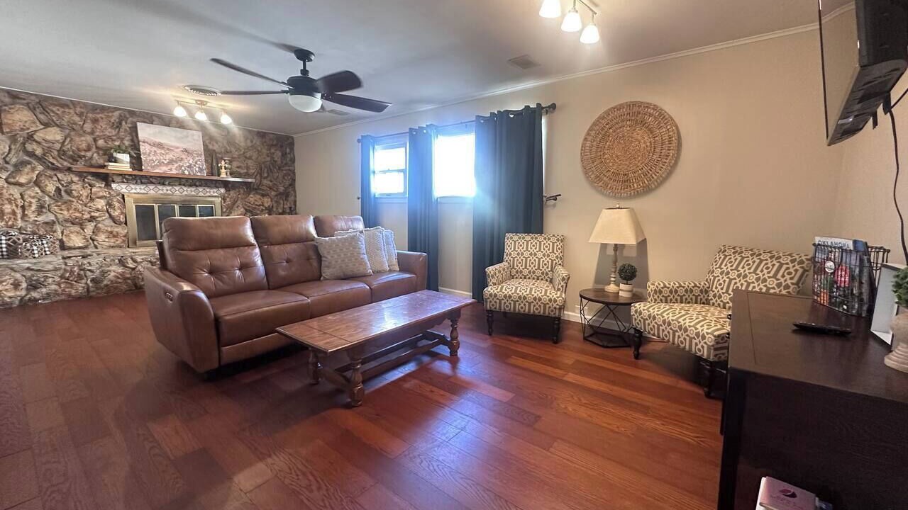 Photo of Livingroom in Enid