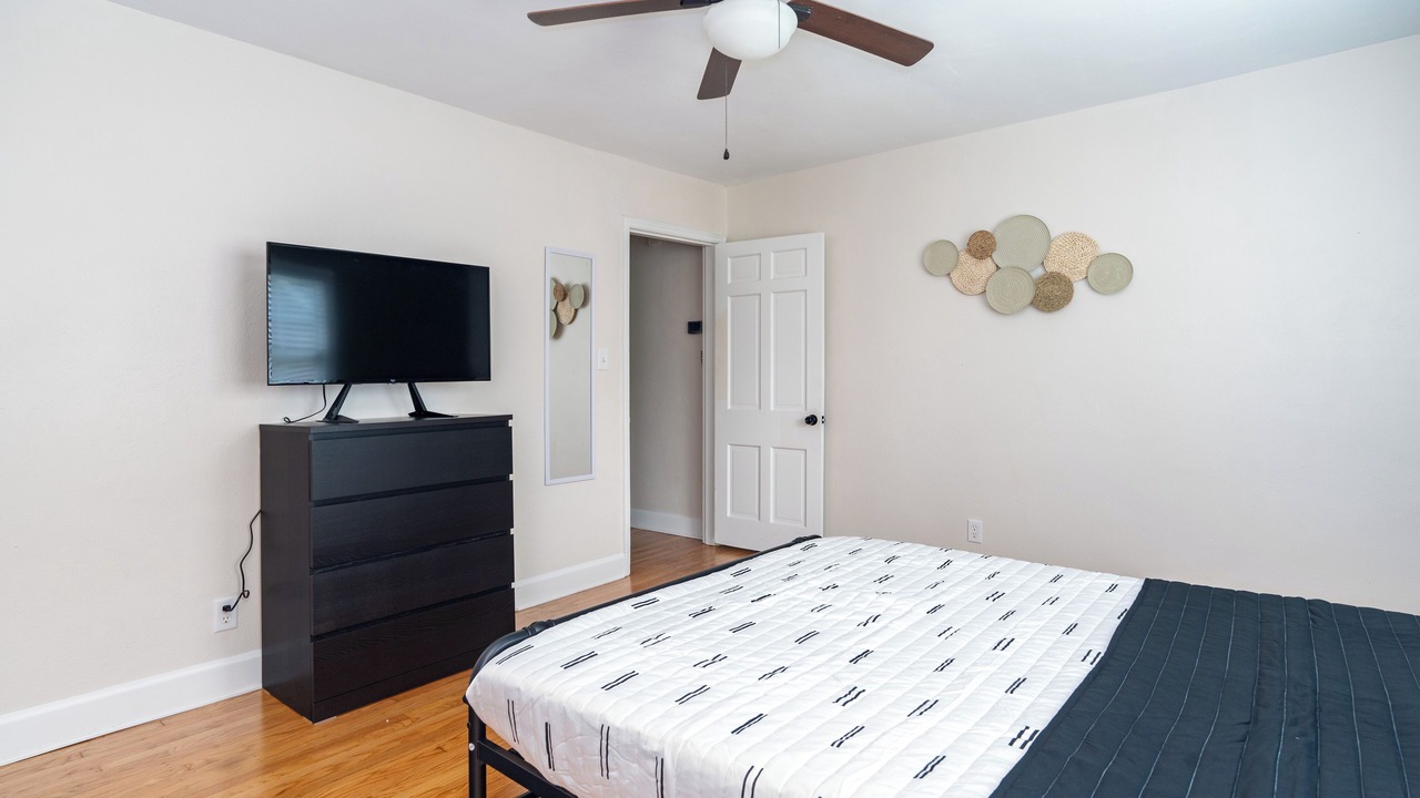 Photo of Bedroom in Kenwood Hill