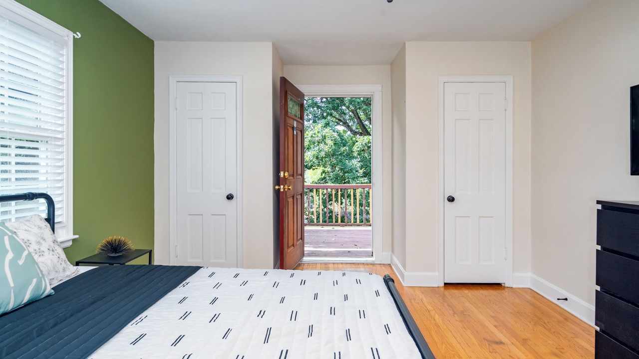 Photo of Bedroom in Kenwood Hill