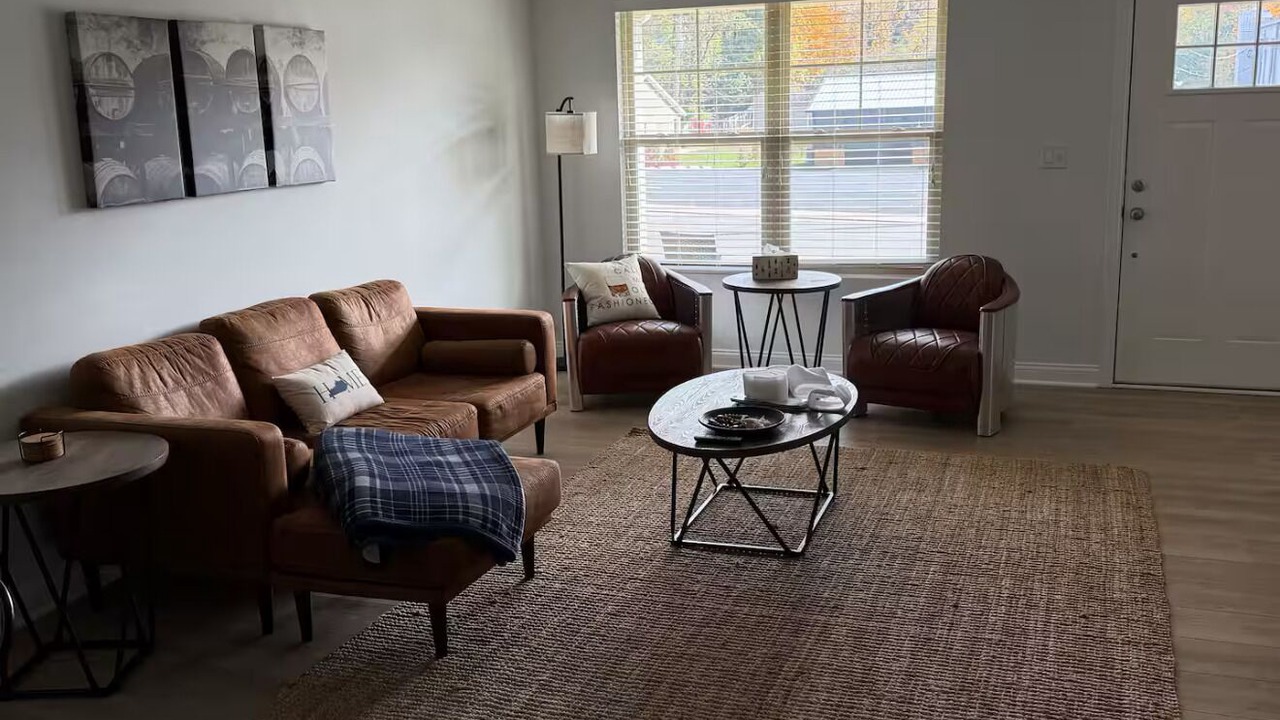 Photo of Livingroom in Elizabethtown