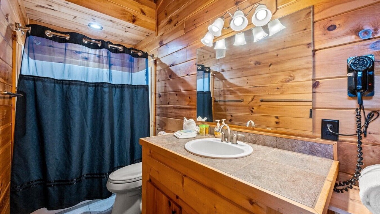 Photo of Bathroom in Gatlinburg - Pigeon Forge