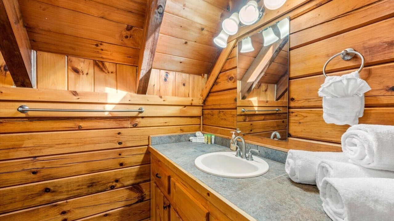 Photo of Bathroom in Gatlinburg - Pigeon Forge