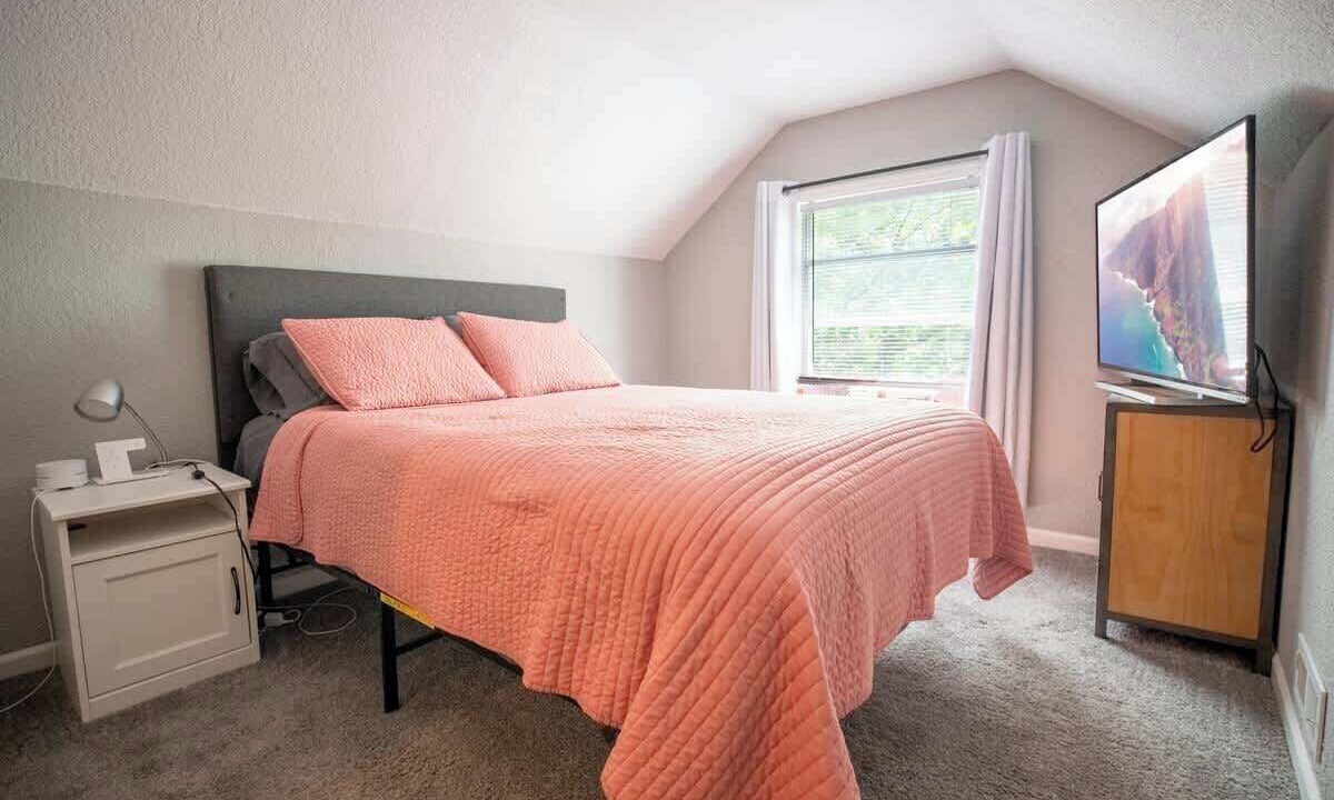 Photo of Bedroom in Rosedale