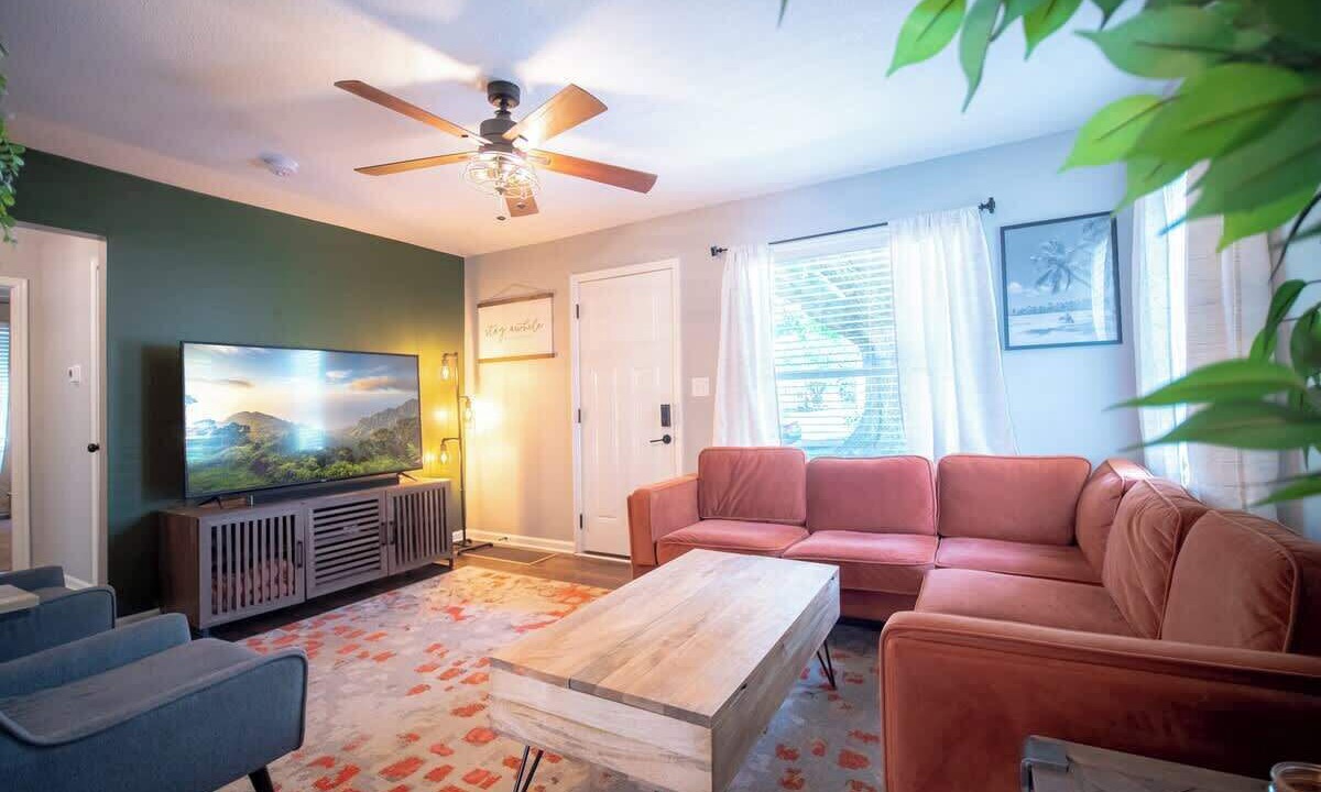 Photo of Livingroom in Rosedale