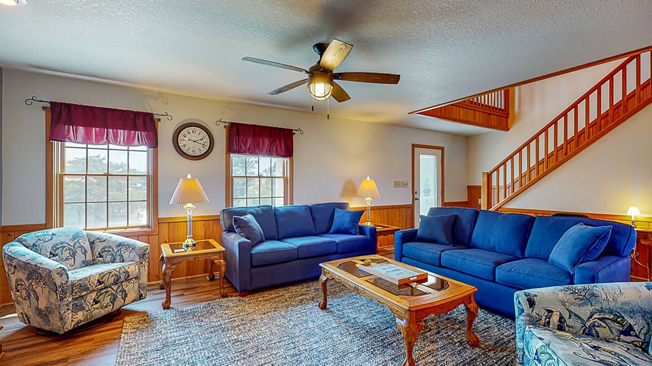 Photo of Livingroom in Brigands' Bay