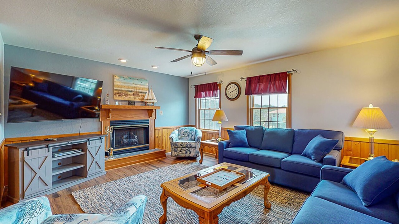 Photo of Livingroom in Brigands' Bay