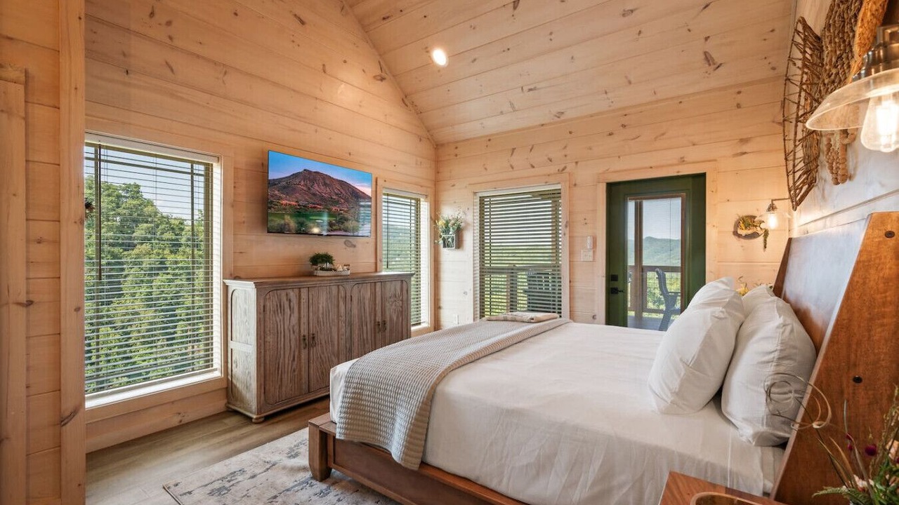 Photo of Bedroom in Gatlinburg - Pigeon Forge