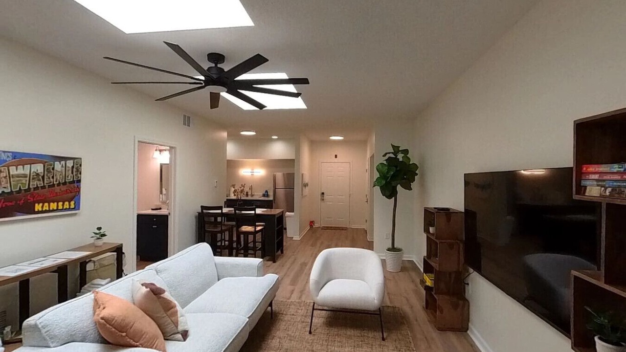 Photo of Livingroom in Oread