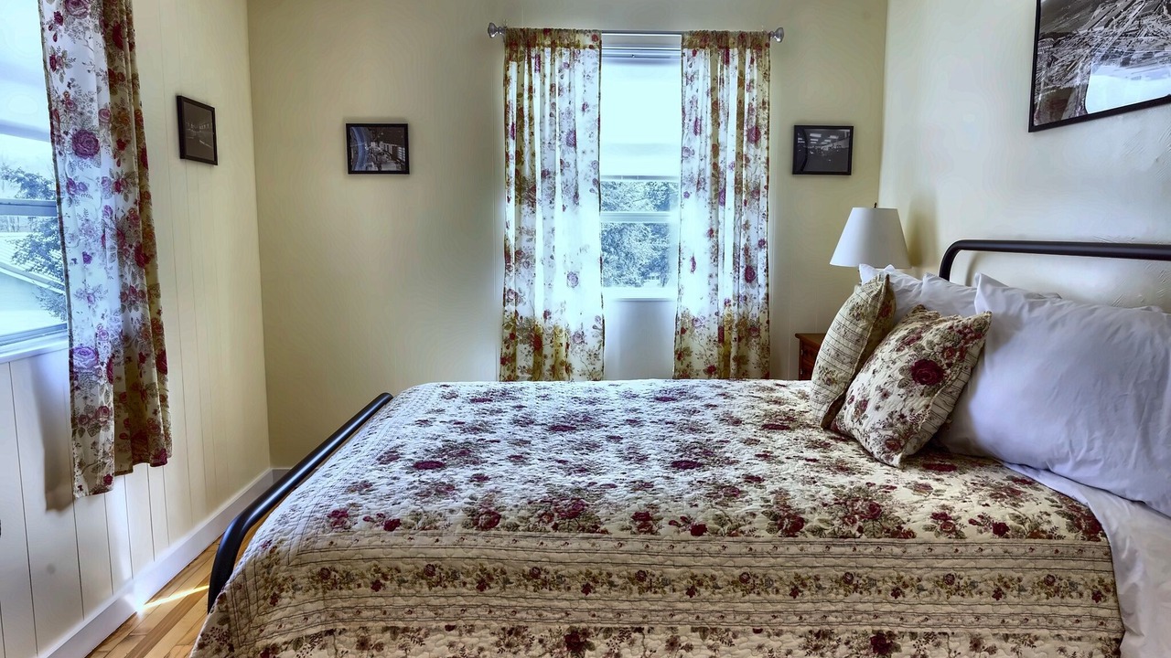 Photo of Bedroom in Oak Ridge
