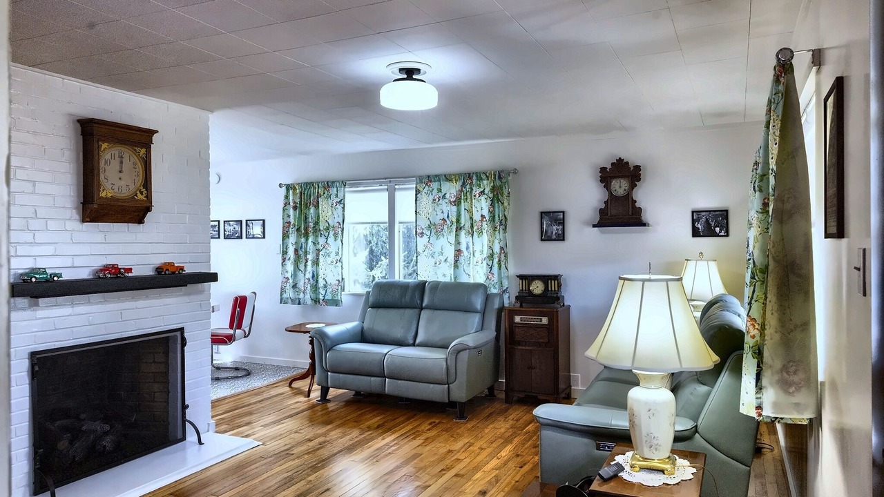 Photo of Livingroom in Oak Ridge