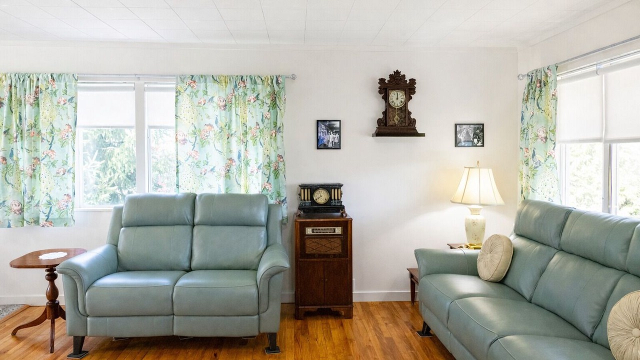 Photo of Livingroom in Oak Ridge