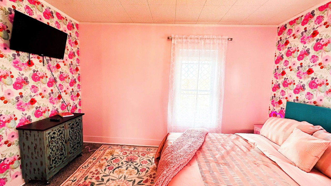 Photo of Bedroom in Russell