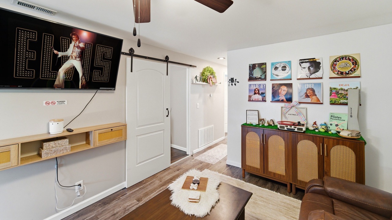 Photo of Livingroom in Garden City