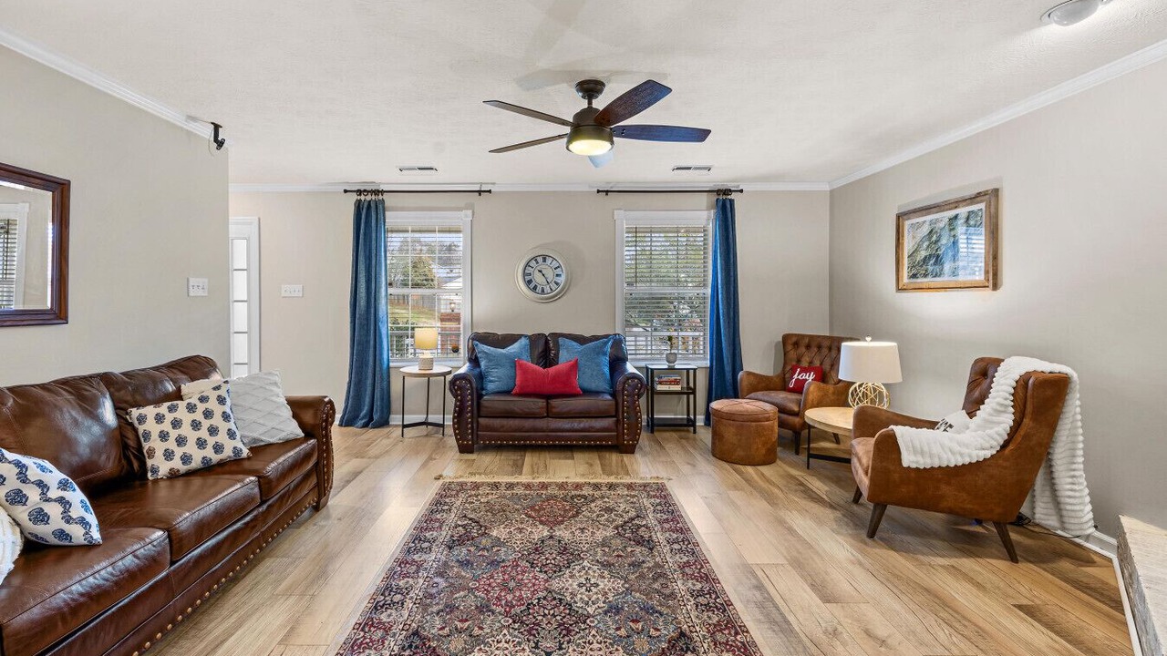 Photo of Livingroom in Ashley Oaks