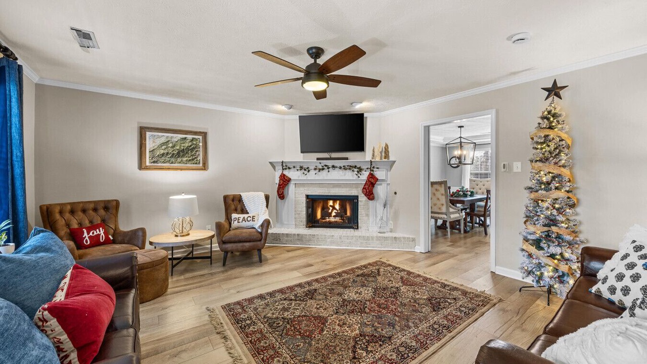 Photo of Livingroom in Ashley Oaks