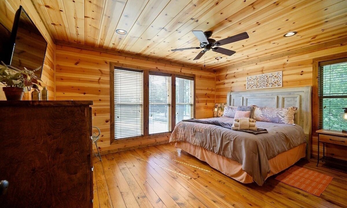 Photo of Bedroom in Hochatown