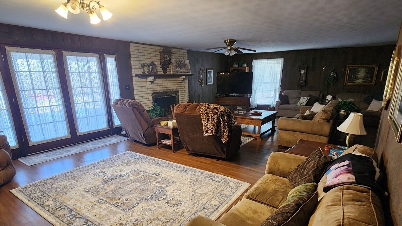 Photo of Livingroom in McEwen