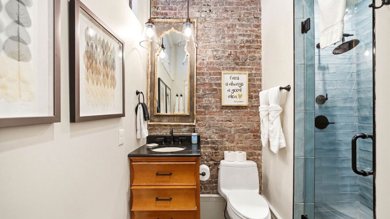 Photo of Bathroom in Old City