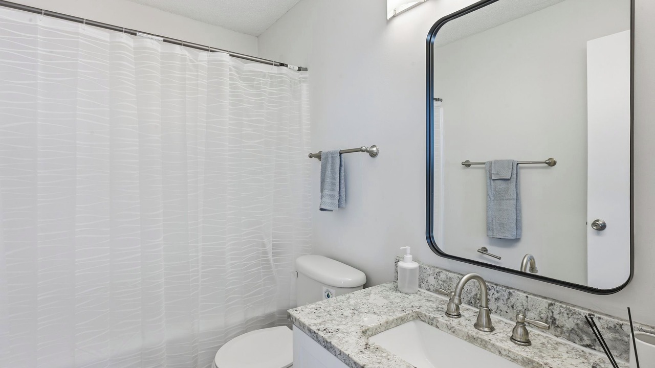 Photo of Bathroom in Hurstbourne Acres