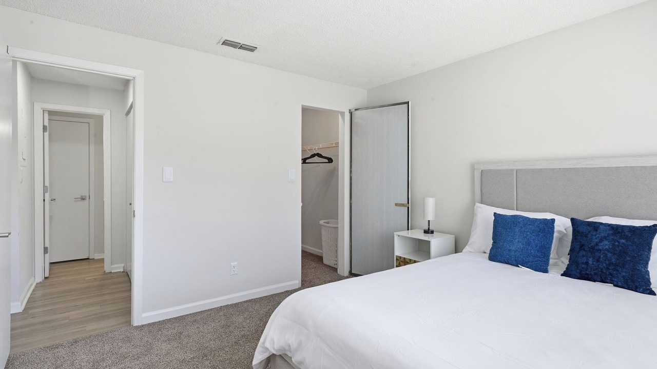 Photo of Bedroom in Hurstbourne Acres