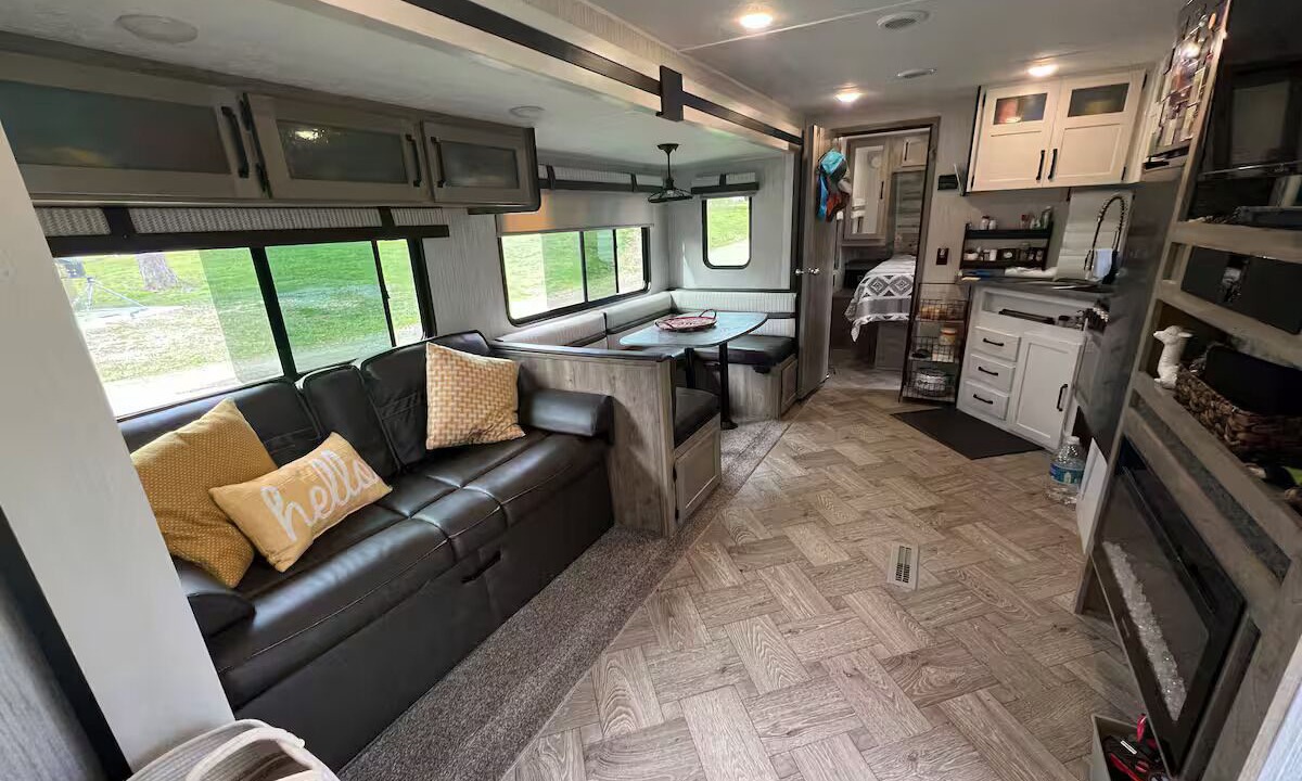 Photo of Livingroom in Proctor