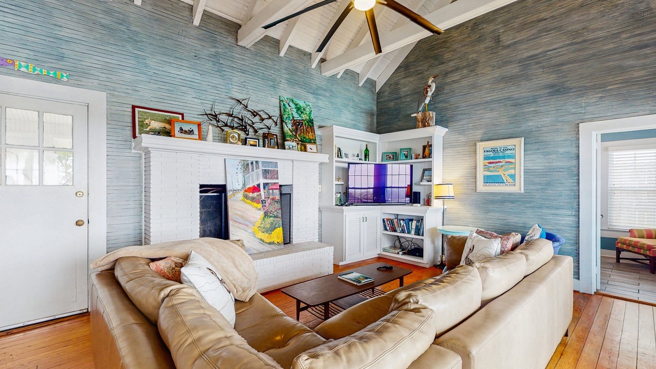 Photo of Livingroom in Atlantic Beach
