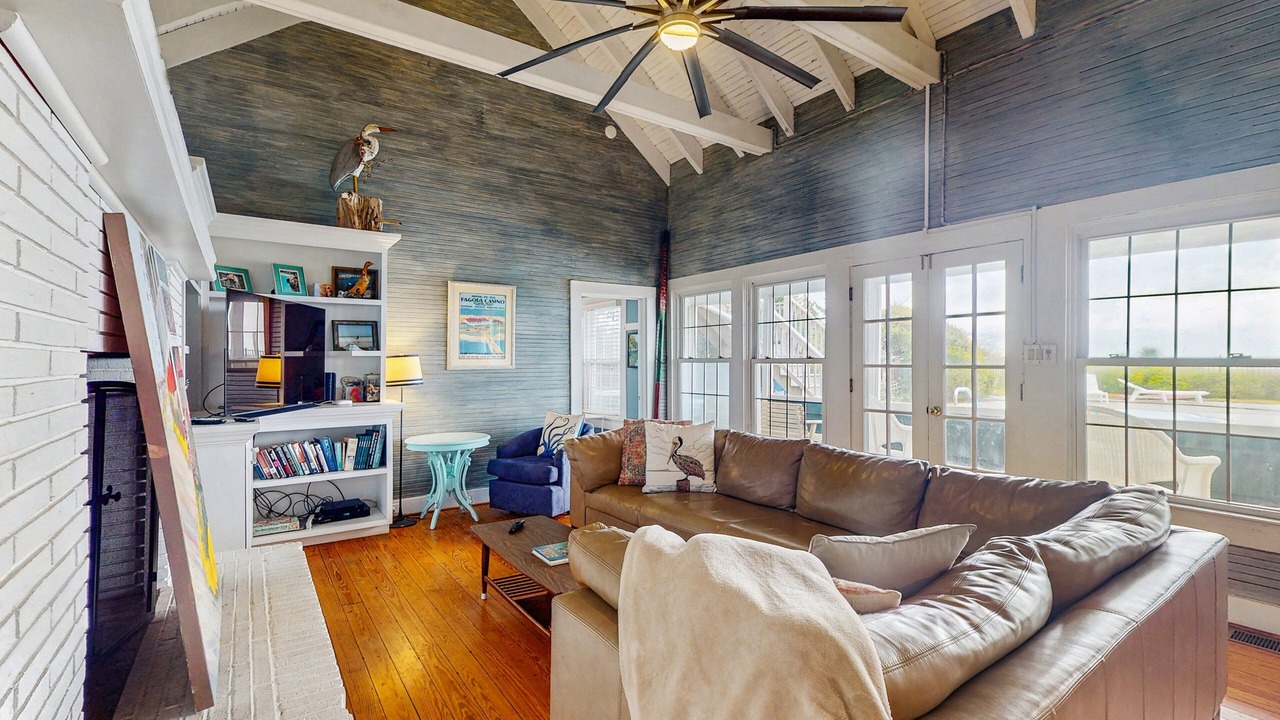 Photo of Livingroom in Atlantic Beach