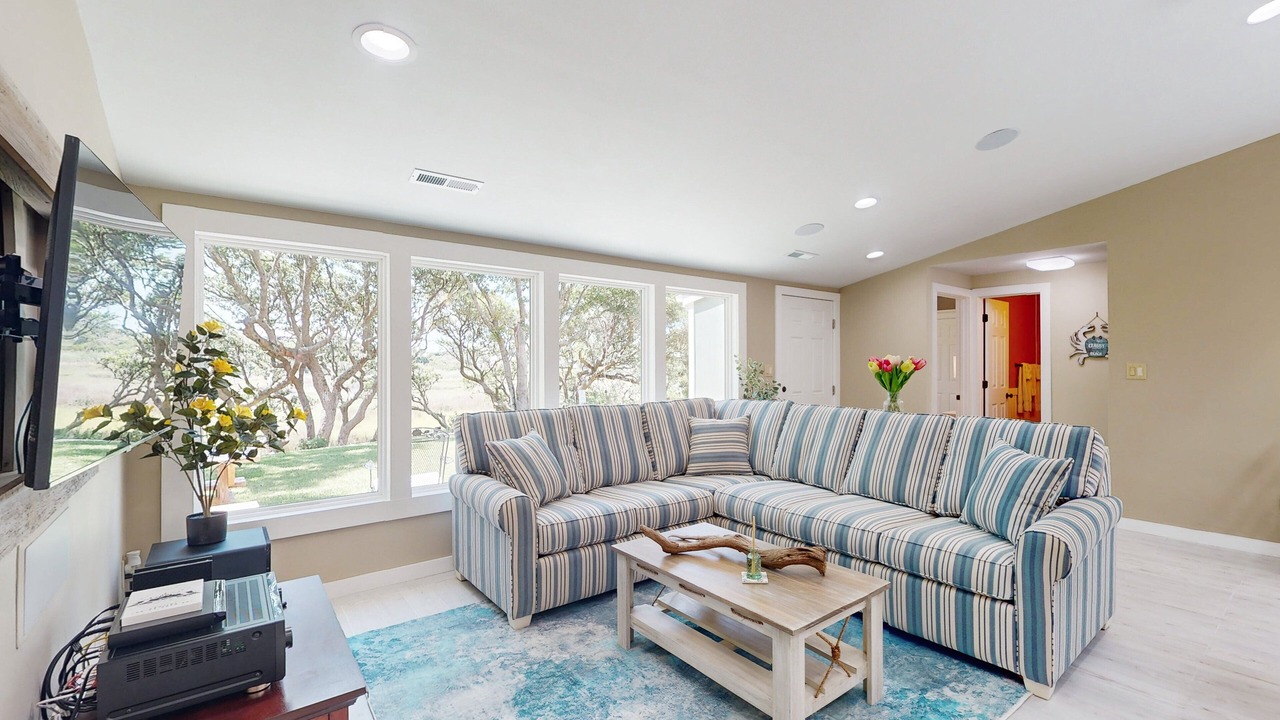 Photo of Livingroom in Atlantic Beach