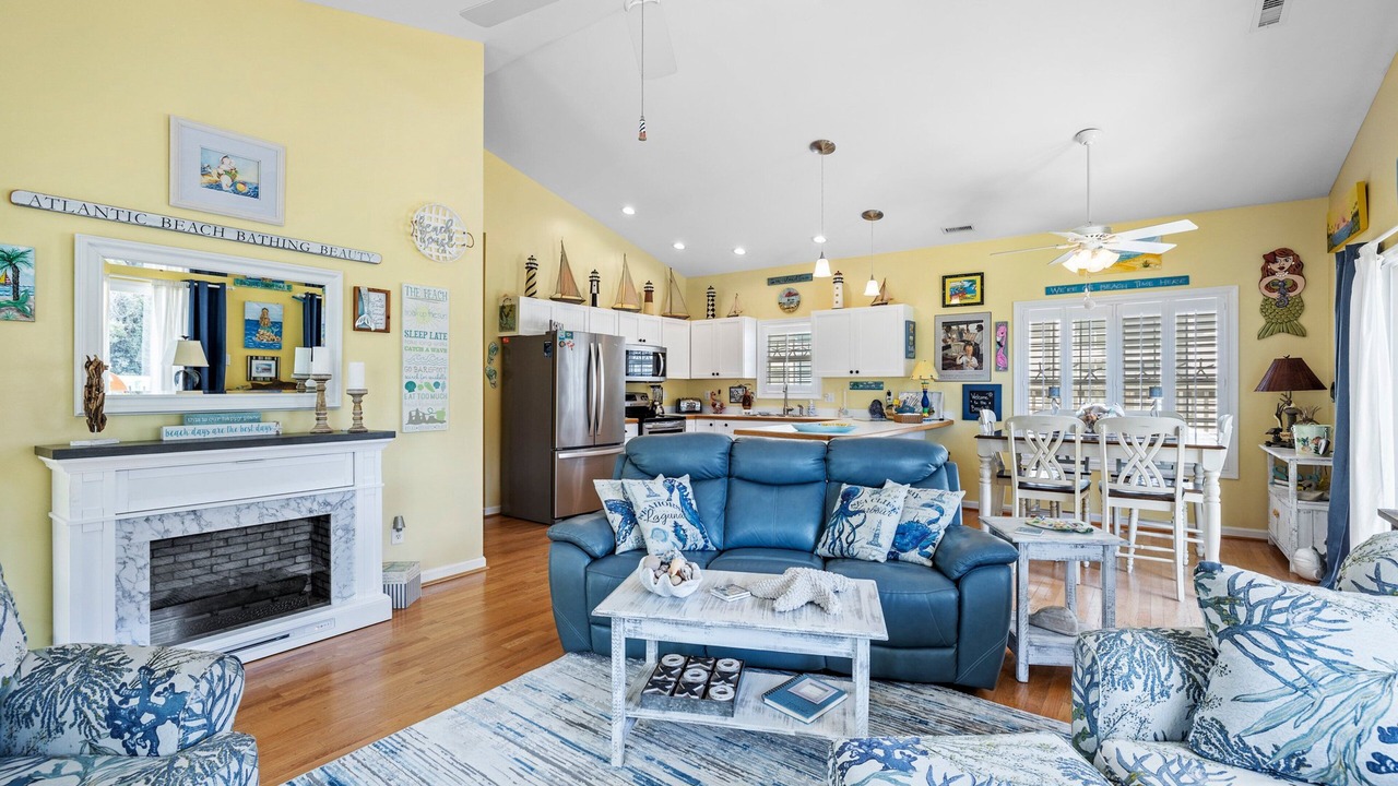 Photo of Livingroom in Atlantic Beach